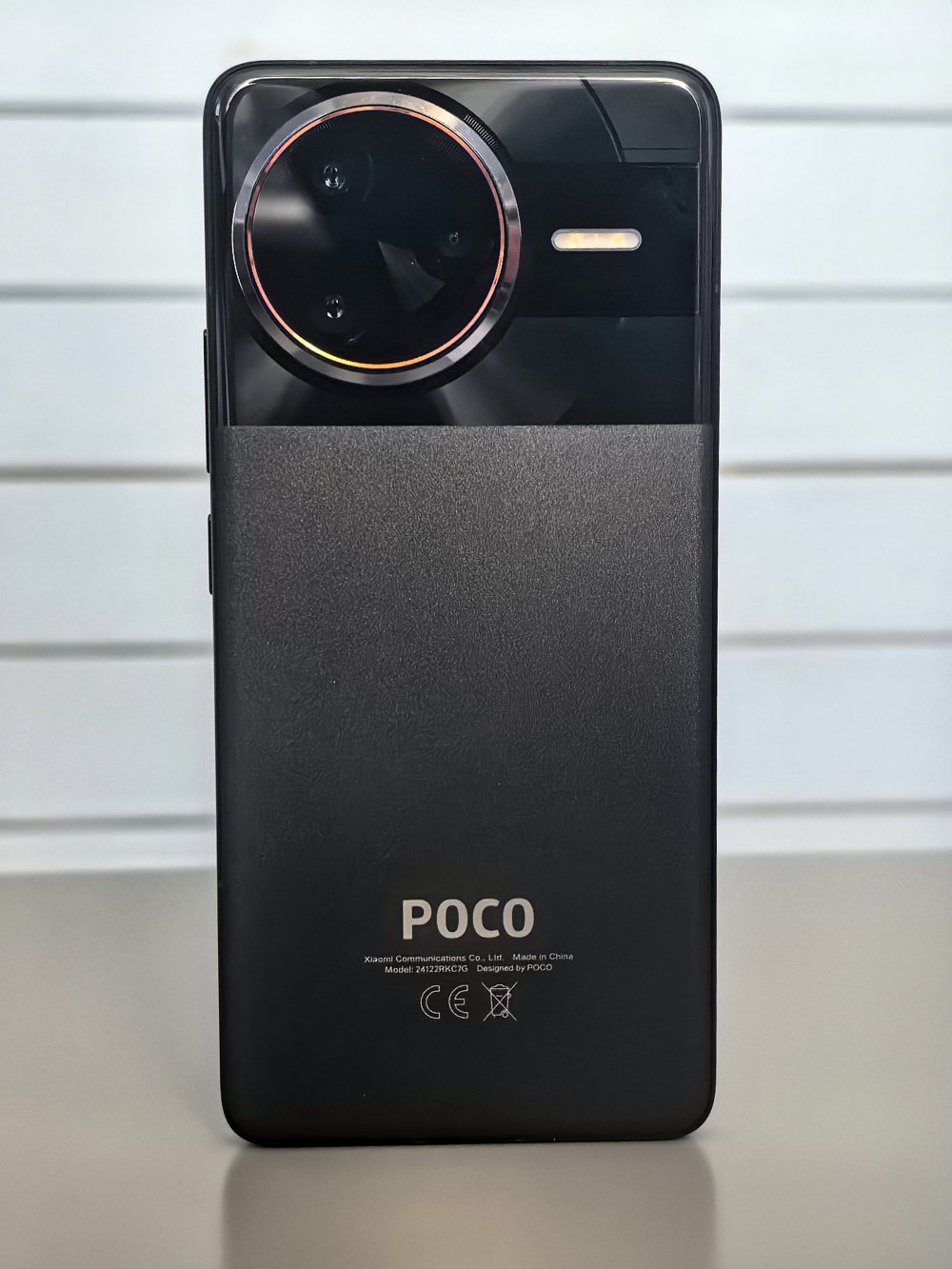 Смартфон Poco