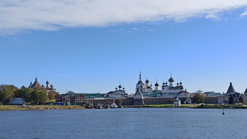 вид на Соловецкий монастырь