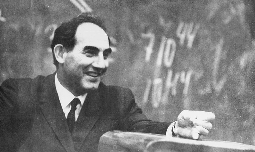 Виталий Гинзбург на лекции