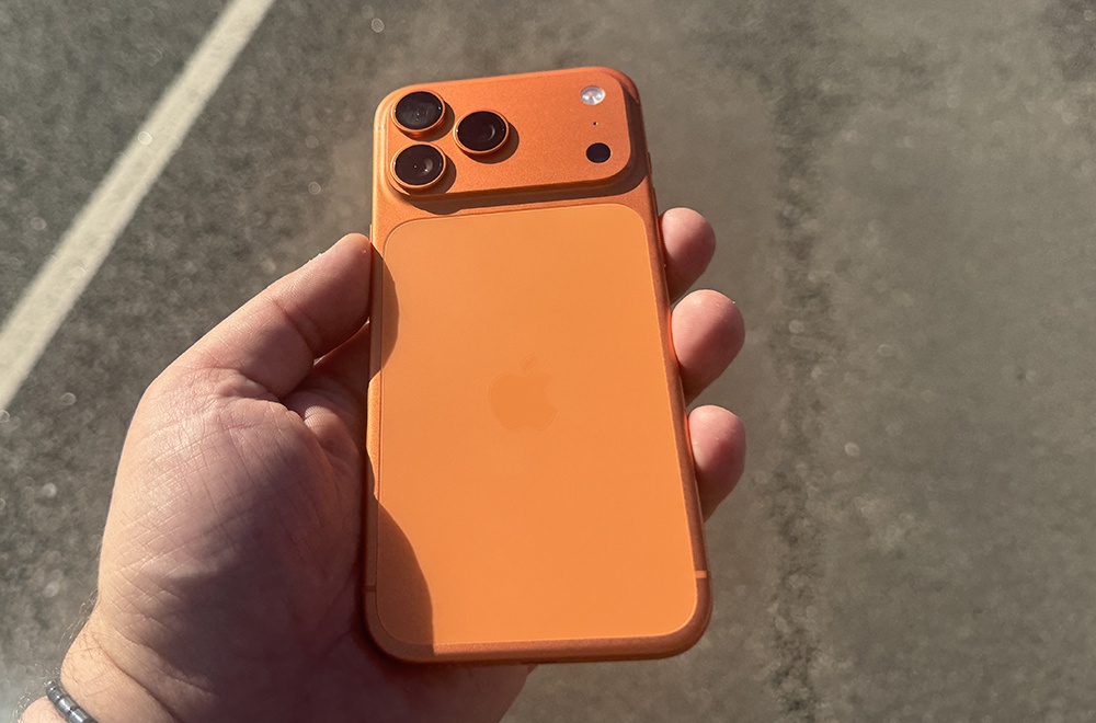 Обзор iPhone 17 Pro: Без RuStore, но в оранжевом корпусе и с классной камерой