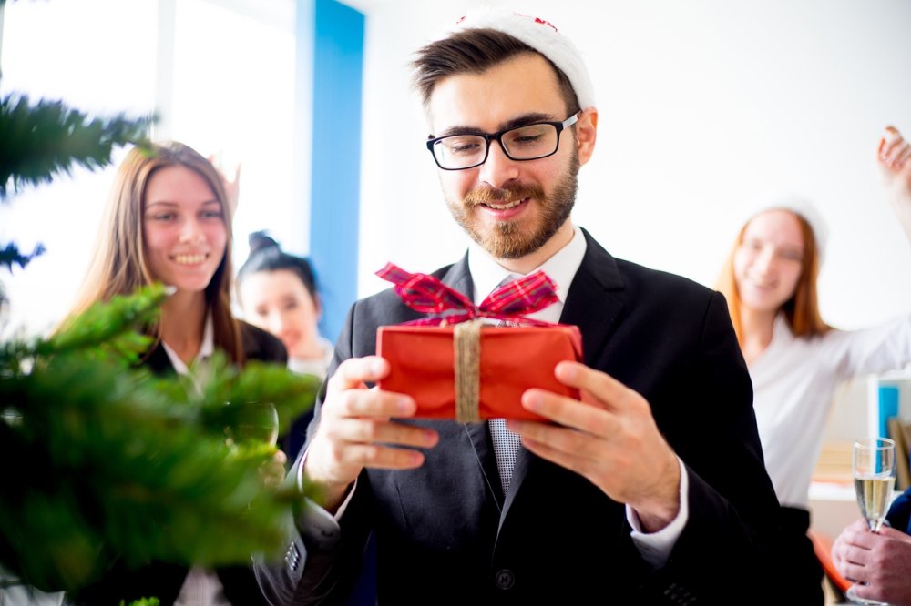 Подарок коллеге мужчине