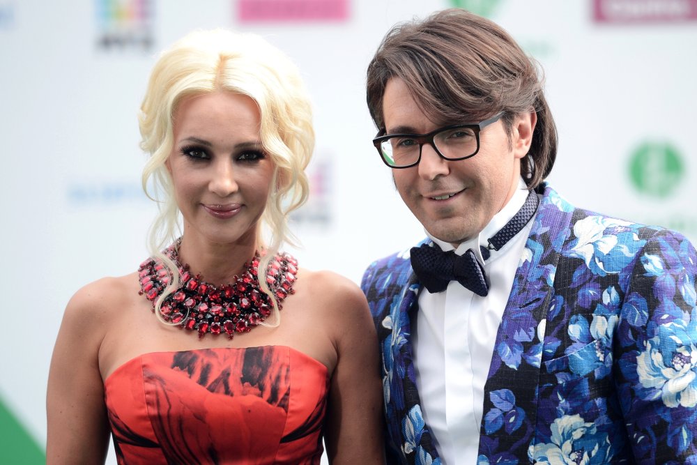 Үлкен бөкселері бар жалаңаш қыздардың видеолары Алена Бабенкомен порно