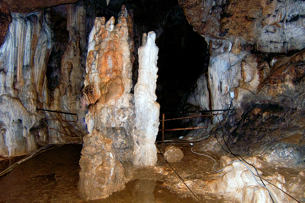 Большая Азишская пещера