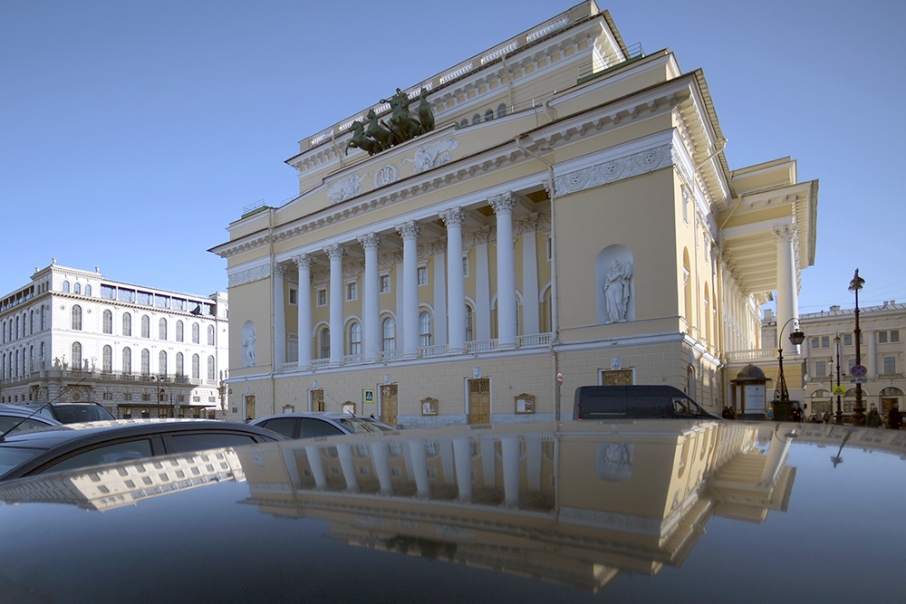 Здание Александринского театра в Санкт-Петербурге
