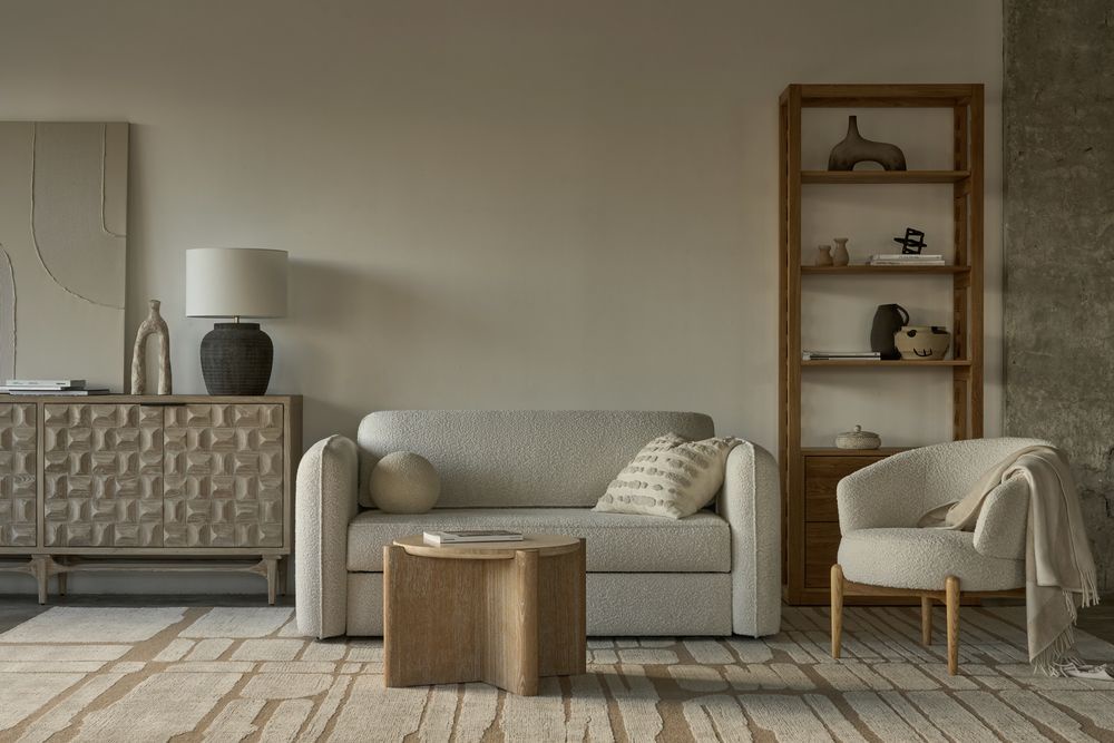 Комната с диваном в скандинавском стиле