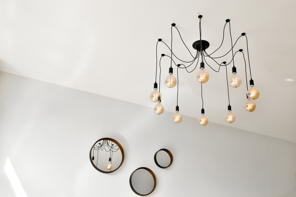 Люстра-паук в скандинавском стиле
