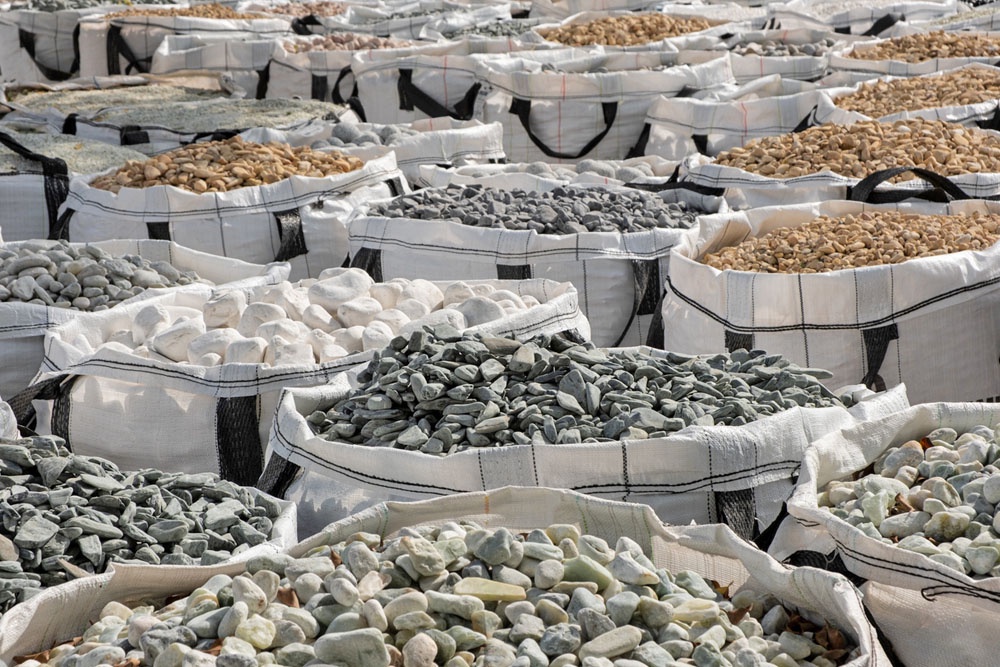 Камни в мешках