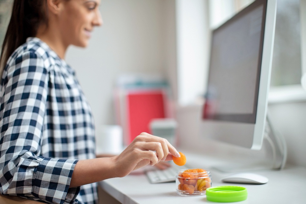 Курага в контейнере