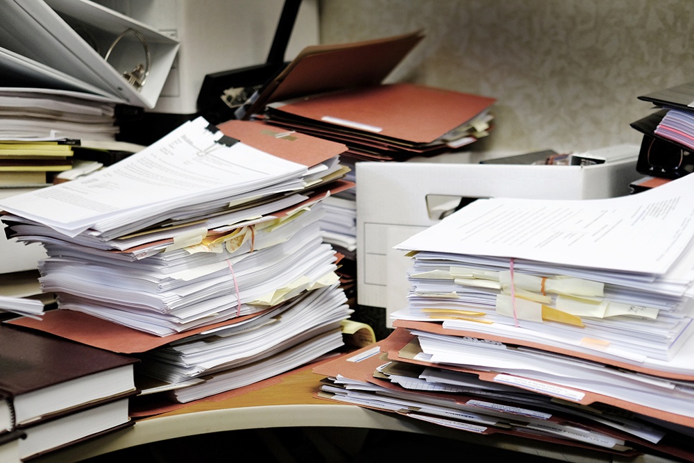 Много документов на столе