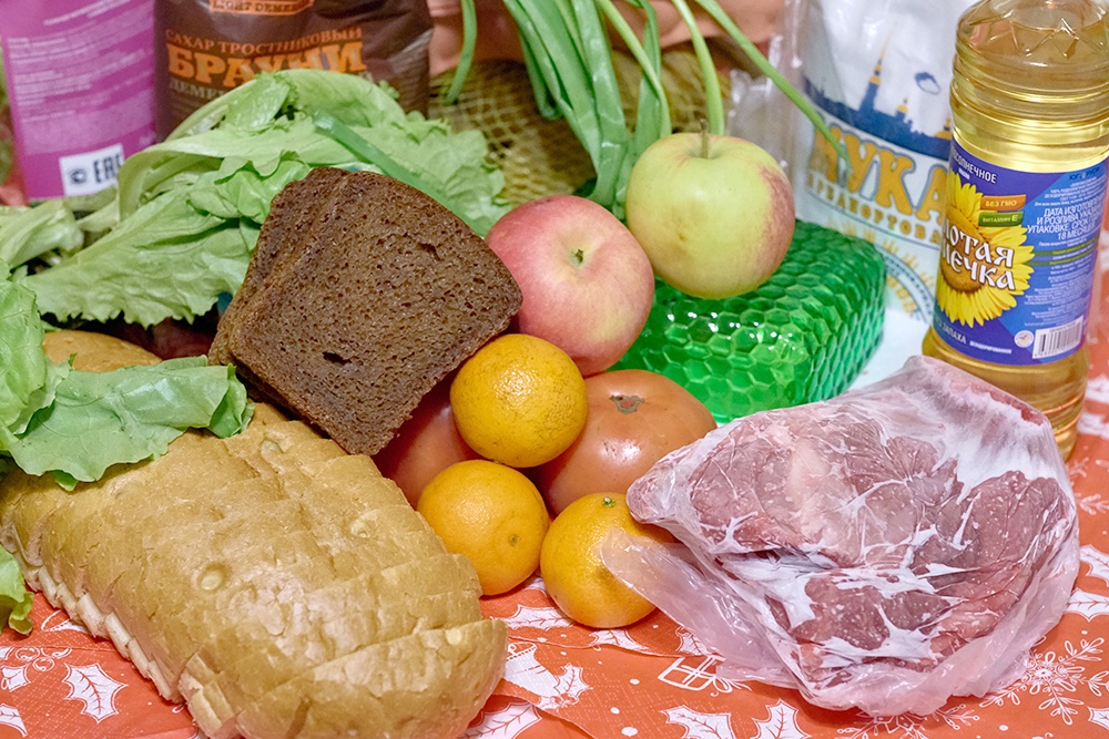 продукты на столе