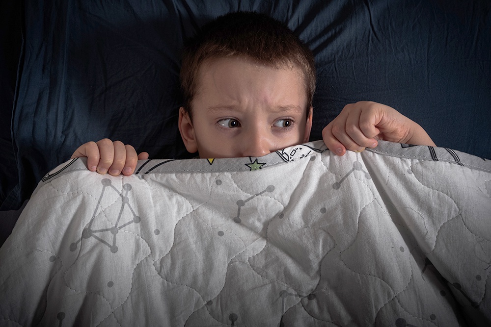 Почему люди боятся темноты: причины, психология и способы справиться со страхом