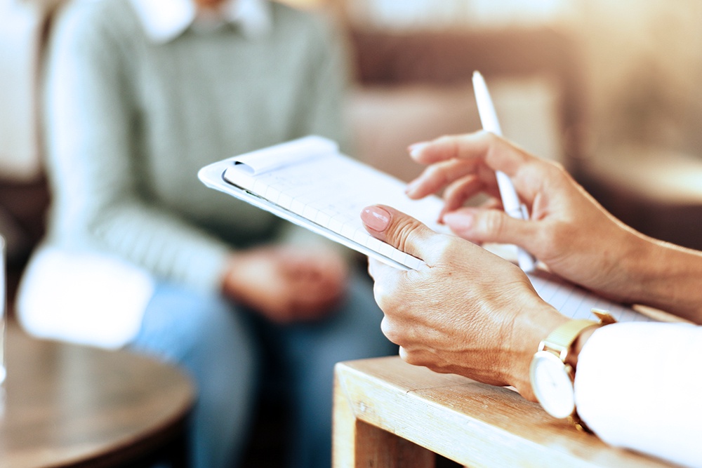 Почему люди боятся темноты: причины, психология и способы справиться со страхом