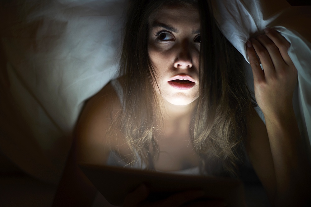 Почему люди боятся темноты: причины, психология и способы справиться со страхом