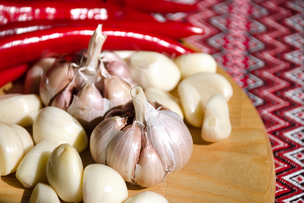 Чеснок в аджике