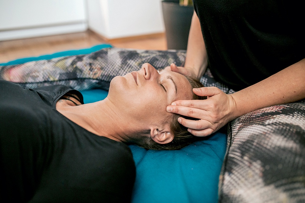 Как снять головную боль без таблеток: 10 проверенных способов