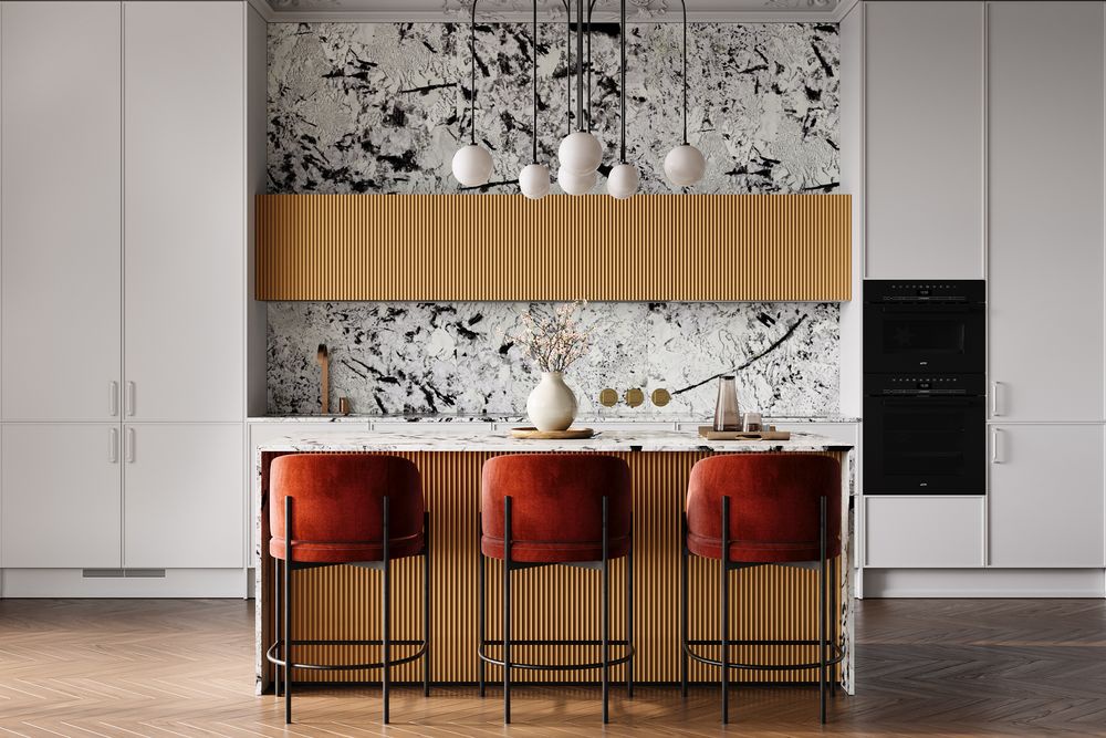 Кухня с полубарными стульями