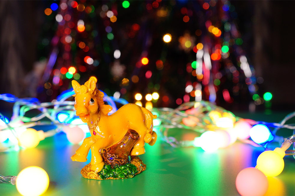 фигурка лошади на удачу