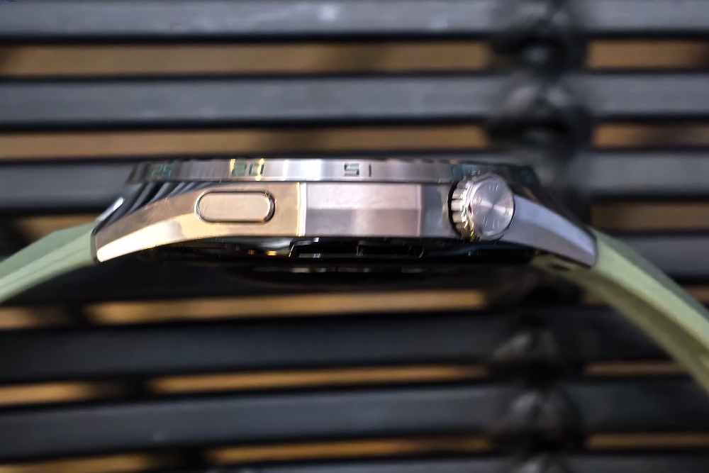 Боковая сторона часов