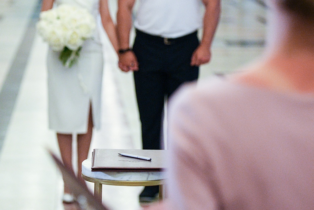 Пара в ЗАГСе