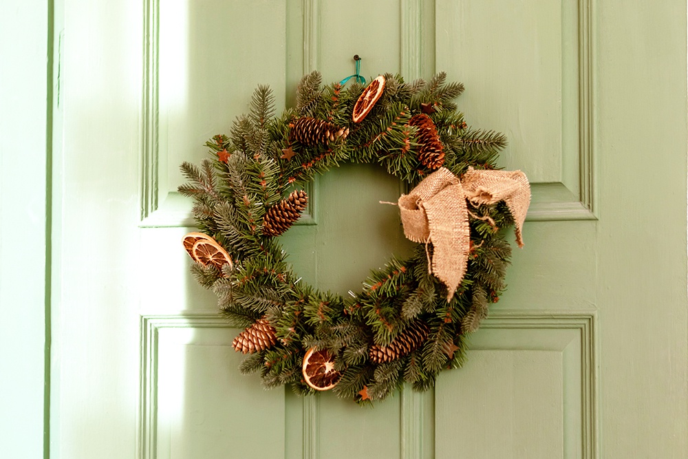 Новогодний венок на двери