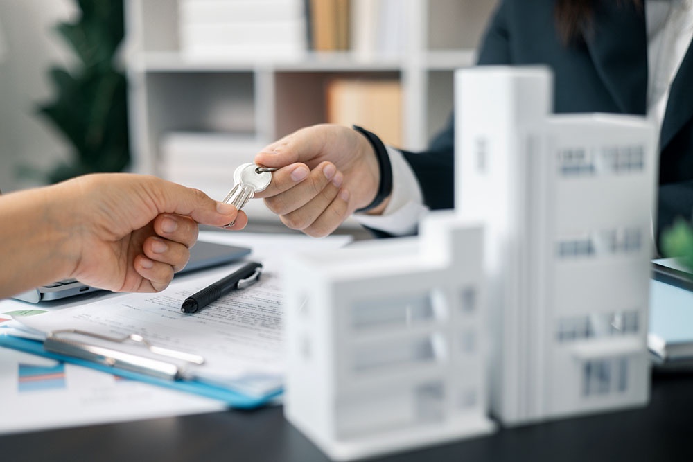 Передача ключей от квартиры покупателю недвижимости