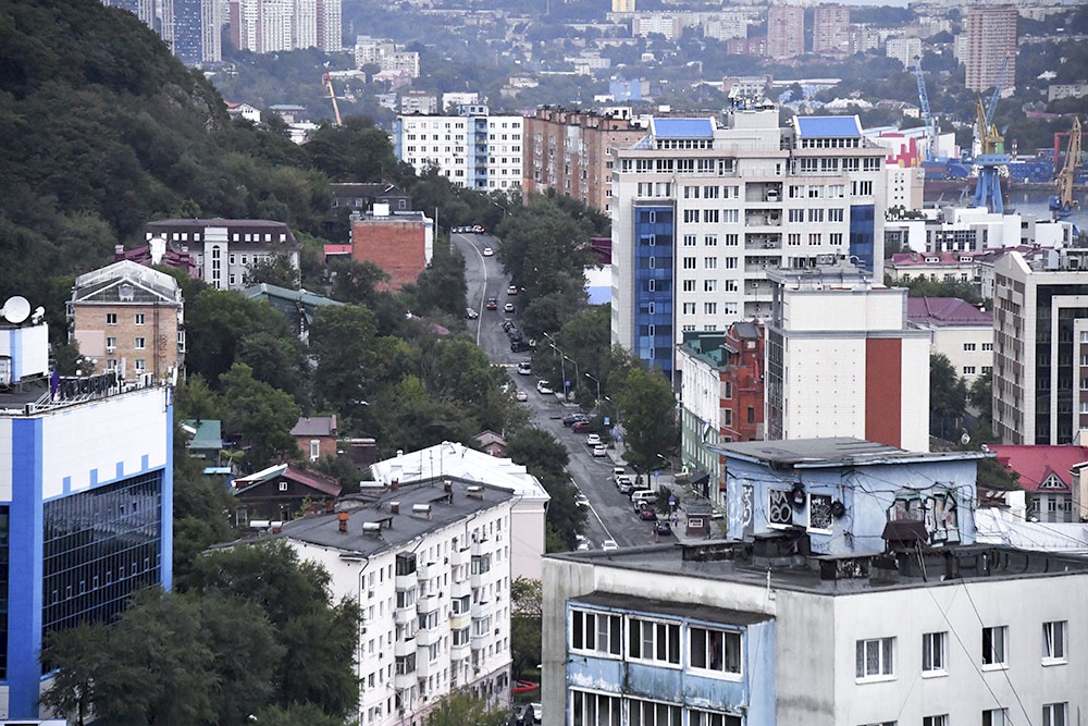 Вид на жилые комплексы во Владивостоке