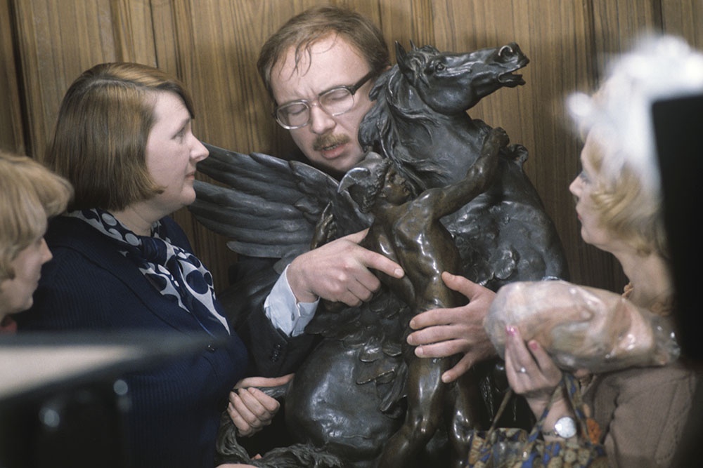 кадр из фильма "Служебный роман"