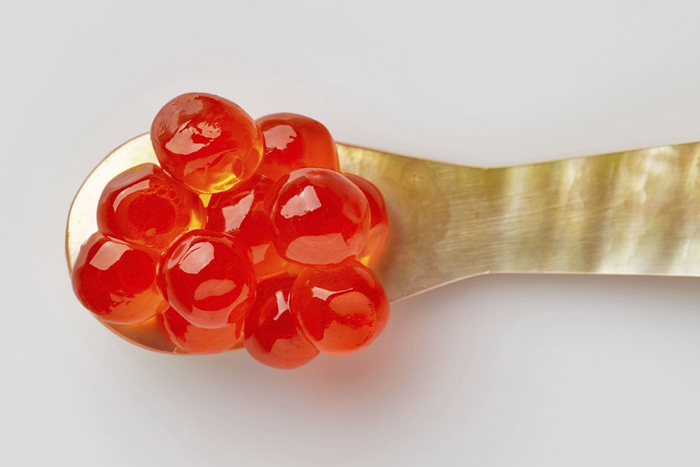 красная икра на ложечке