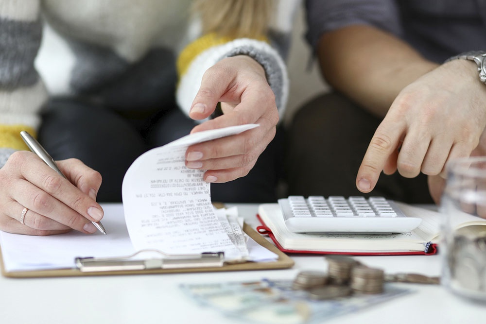 Люди считают свои расходы