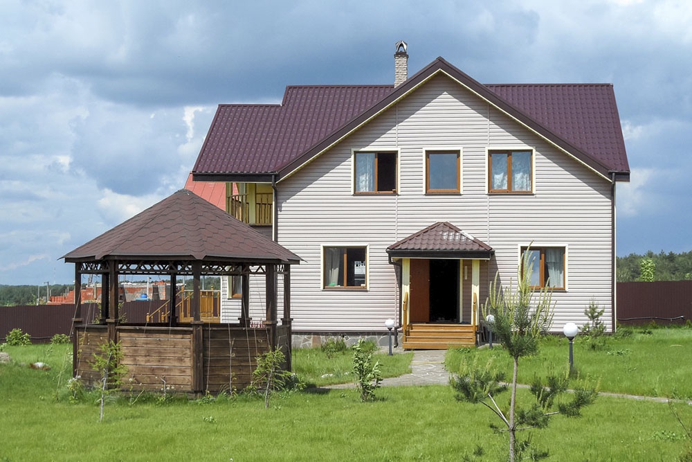 Дачный дом на участке