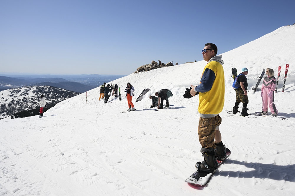 лыжники на склоне Шерегеш