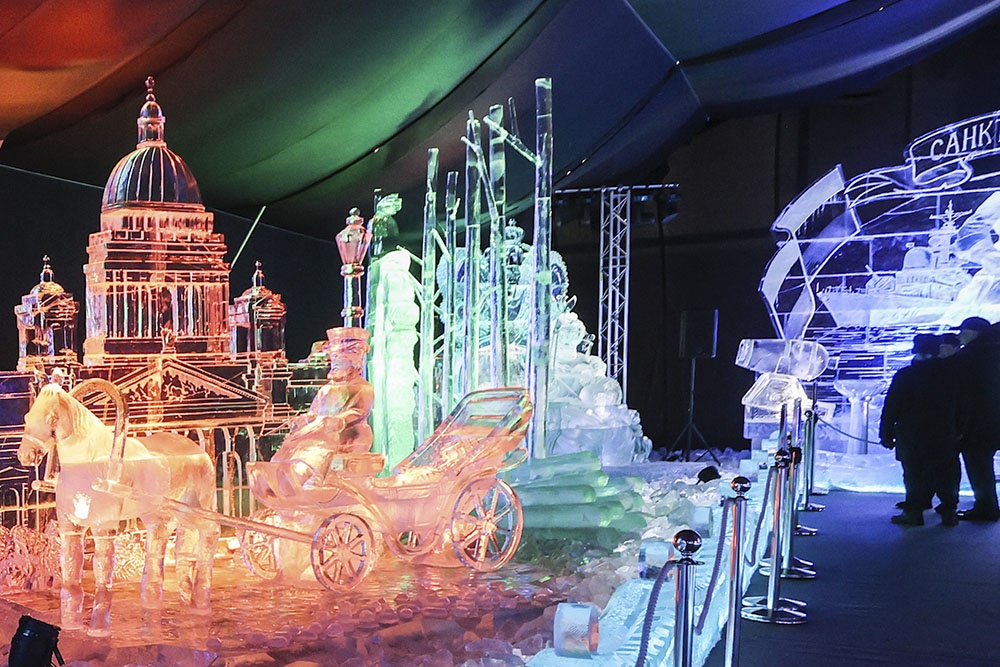 композиция из льда