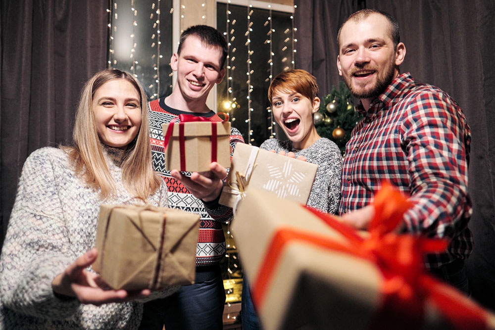 Коллеги дарят подарок