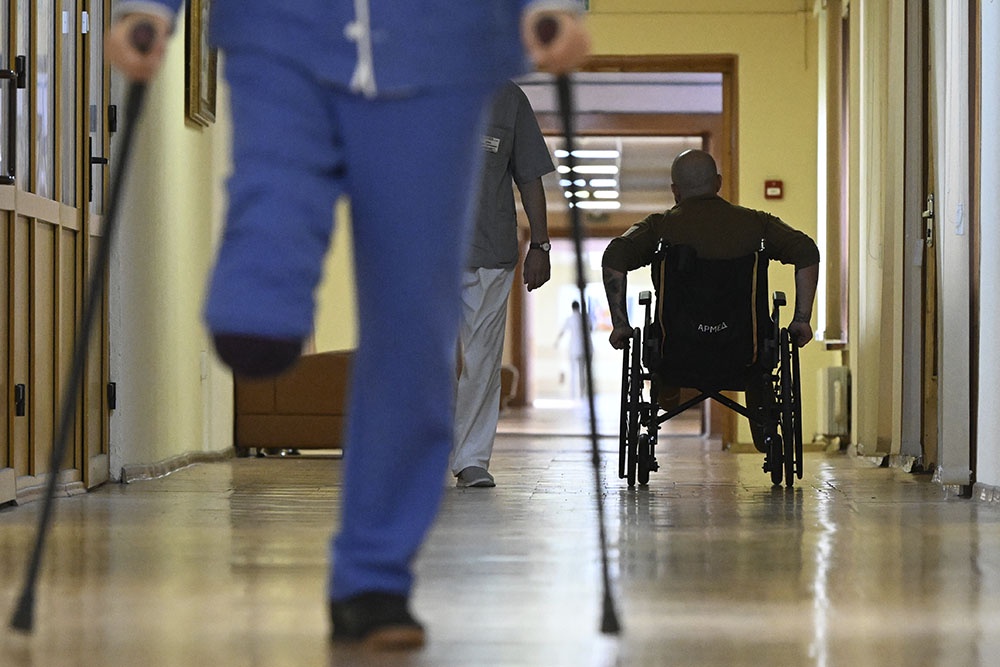 люди  больнице по инвалидности