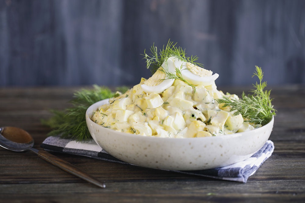 Салат с курицей и ананасом