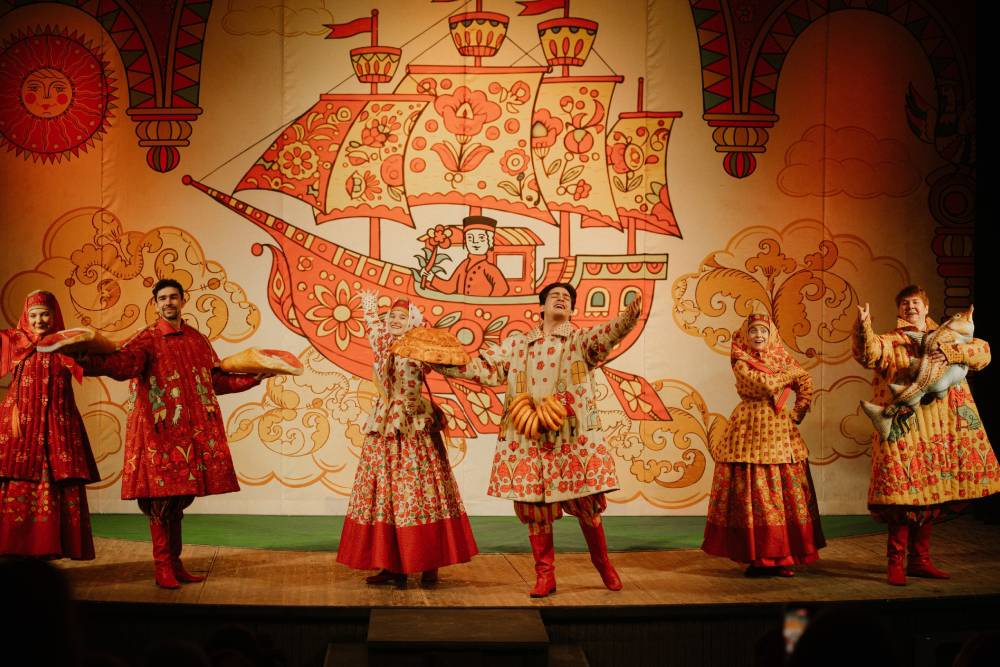 Фрагмент спектакля "Летучий корабль" в Воронежском театре юного зрителя