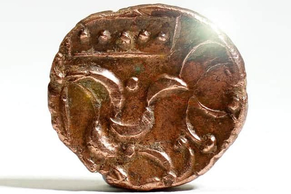 Редчайшую монету нашел кладоискатель и продал за 350000 рублей - Родина