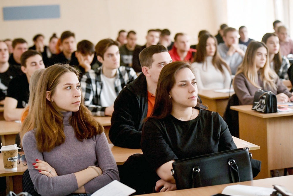 Студенты сдают сессию