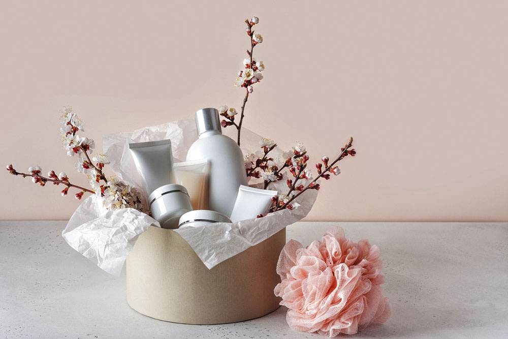 бьюти-бокс с уходовой косметикой.