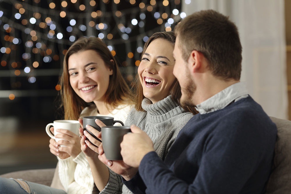 Друзья обсуждают совместные планы