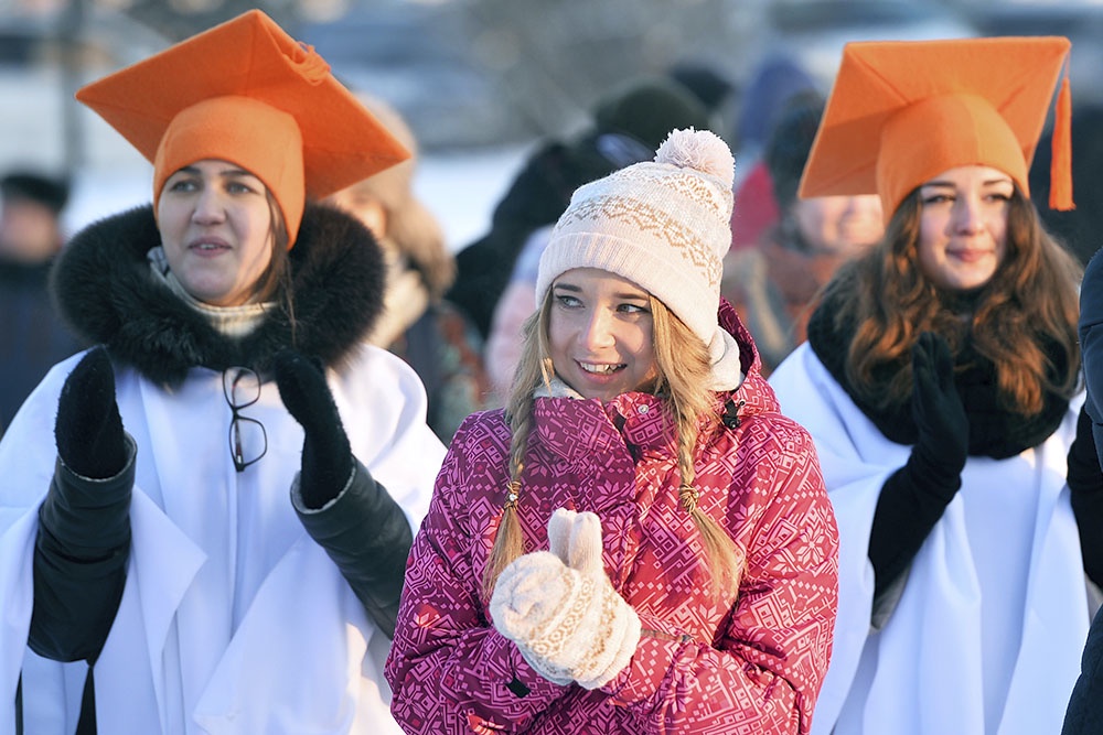 Студенты  на "Студенческих зимних играх на кубок Татьяны" в парке имени Горького в Казани.