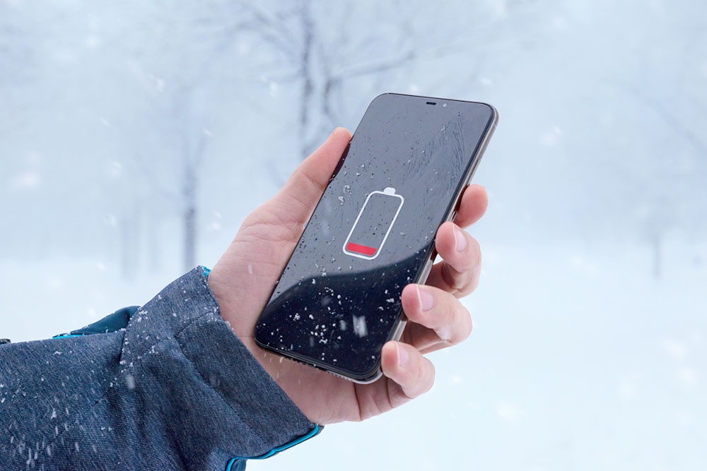 Батарея у телефона разрядилась на морозе.