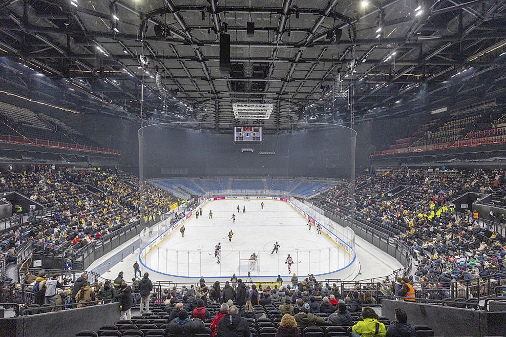 Внутренний вид хоккейной арены Milano Santa Giulia во время церемонии открытия в Милане, Италия, 9 января 2026 года.