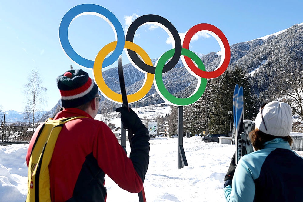 Олимпийские кольца в деревне Анхольц перед началом зимних игр 2026 года.