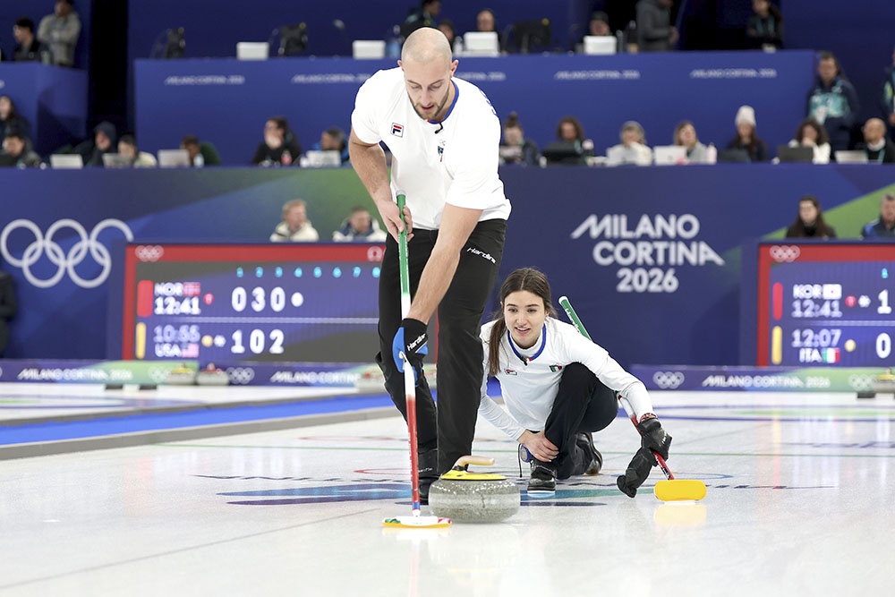 Матч смешанных пар по керлингу, игроки Италии в игре Италия - Республика Корея на Олимпиаде-2026.
