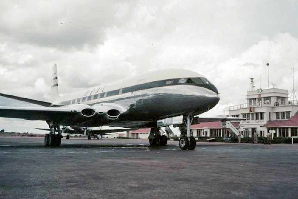 самолет de Havilland Comet в аэропорту  