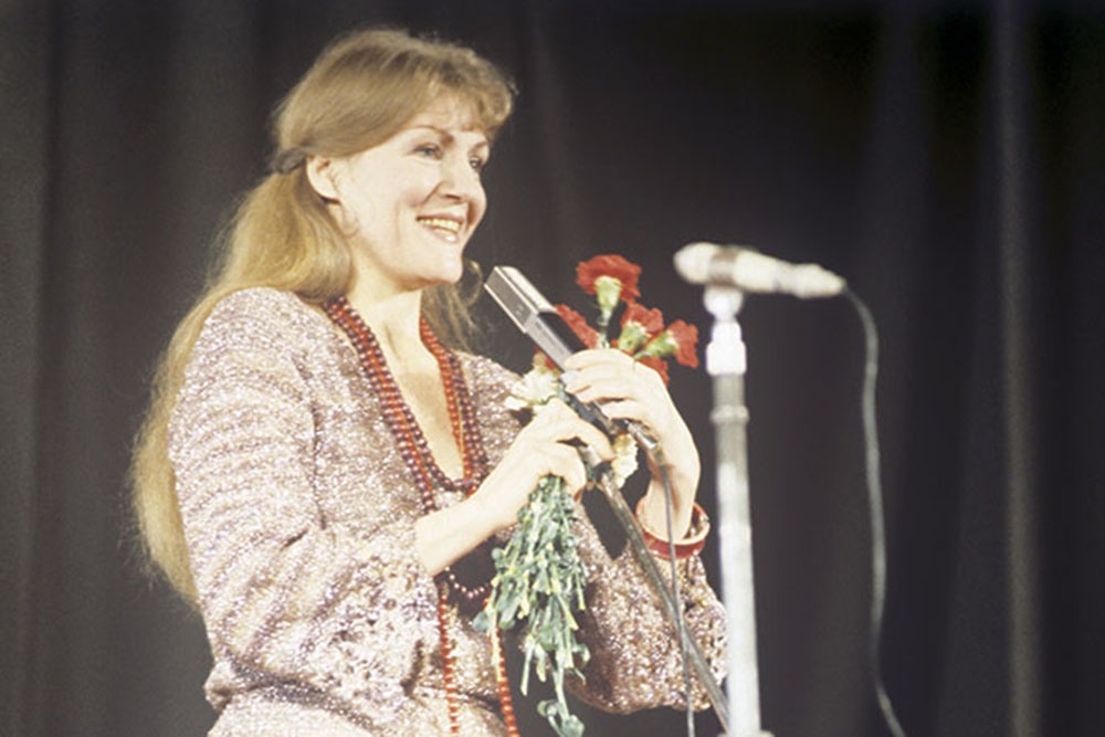 Анна Герман на сцене Дома культуры Московского металлургического завода "Серп и молот".