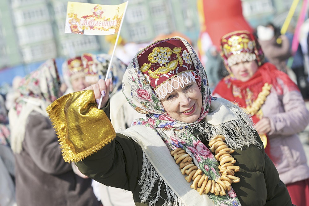 Участники масленичного гуляния в Казани.