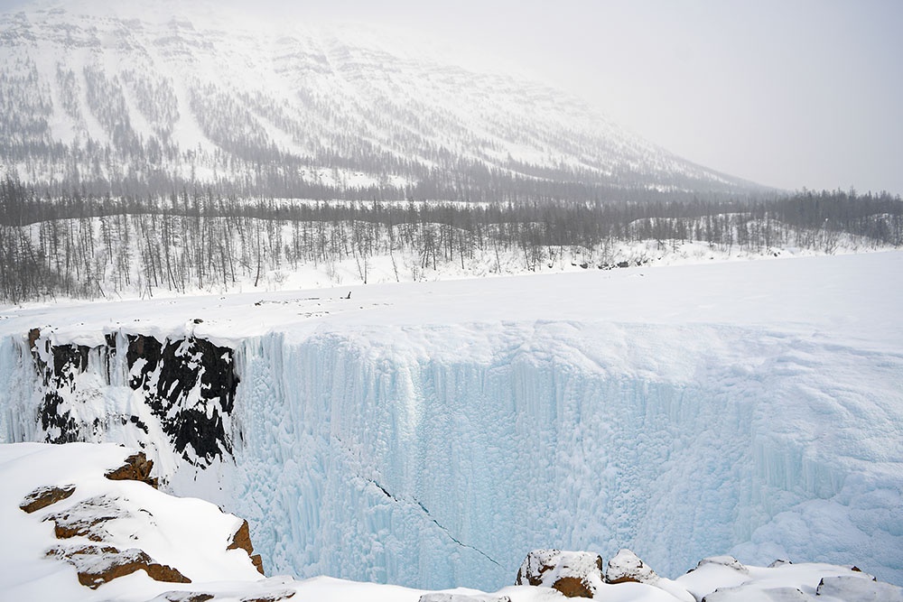 Большой Иркиндинский водопад (Китабо-Орон) на плато Путорана. Плато Путорана называют краем тысяч озёр и водопадов, находится в заповедной зоне.