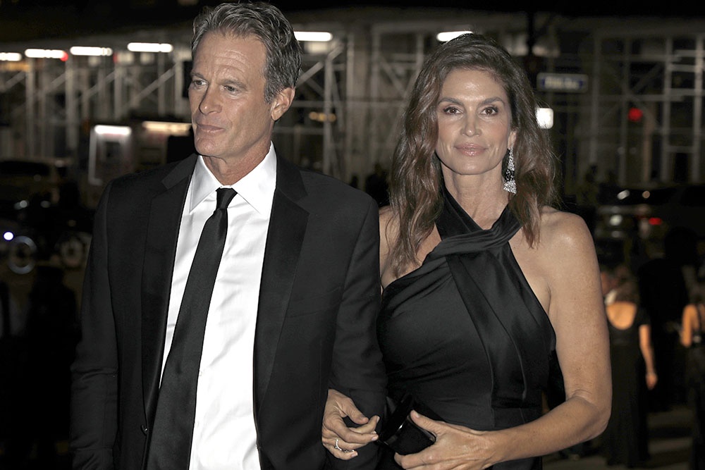 Синди Кроуфорд и ее супруг Рэнди Гербер на вручении премии  благотворительного фонда.